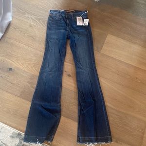 NWT Joe’s Jeans mid-rise Icon Flare jeans size 26